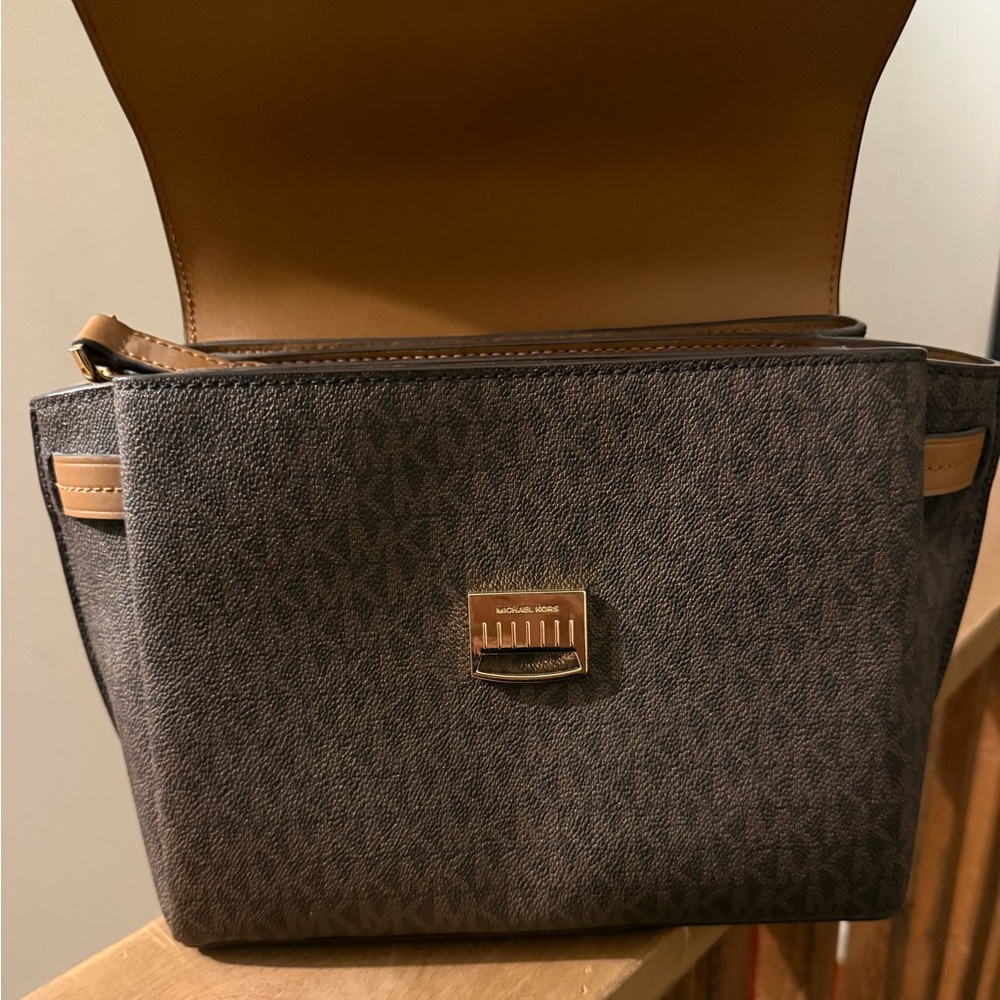 Michael Kors Purse, NWOT, never used! Excellent condition! - Picture 2 of 6